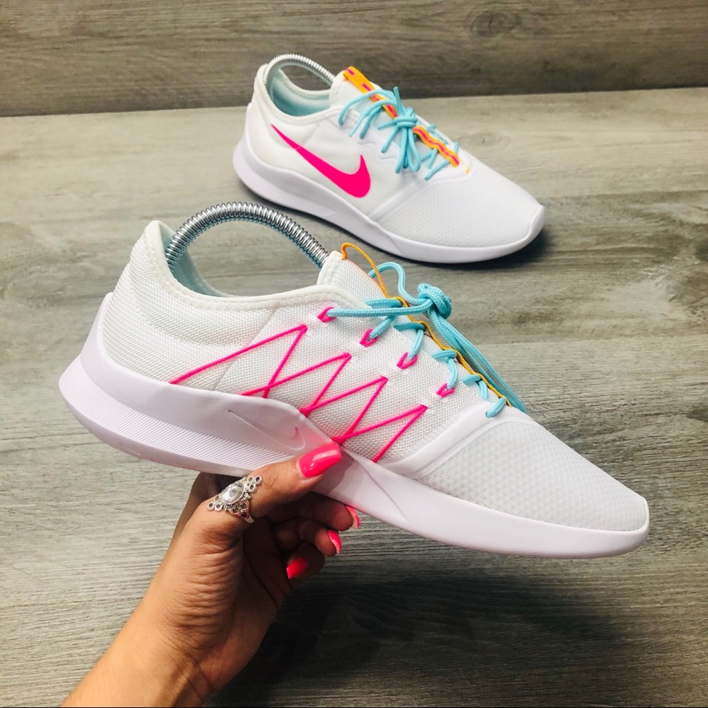 Nike VTR Running Sneakers